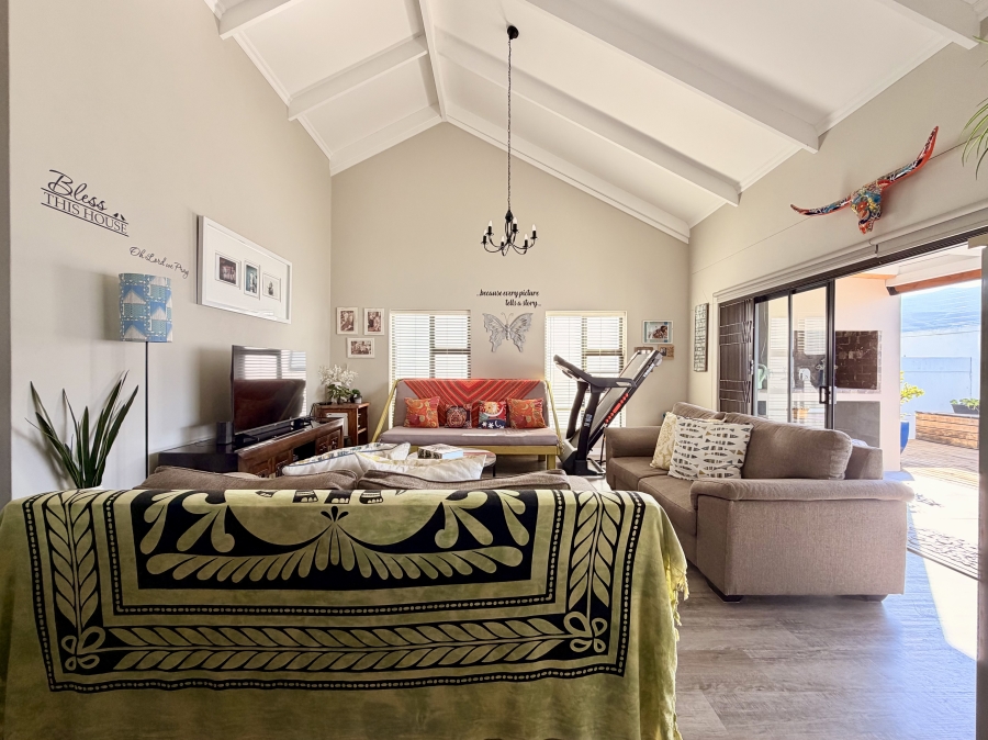 3 Bedroom Property for Sale in Sandbaai Western Cape
